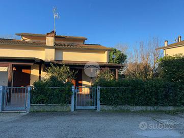 VILLA A SCHIERA D'ANGOLO A RAVENNA