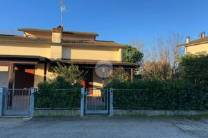 VILLA A SCHIERA D'ANGOLO A RAVENNA