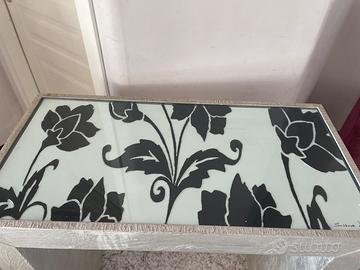 Console con specchio con piccoli segni di usura