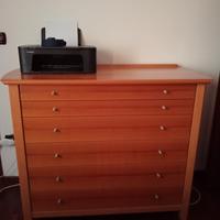 comò in legno massiccio 