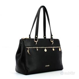 borsa Liu Jo modello Sovrana nera con charms oro
