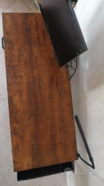 Scrivania compatta in stile industriale