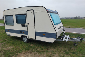 Roulotte Adria superleggera con revisione