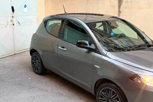 Lancia y