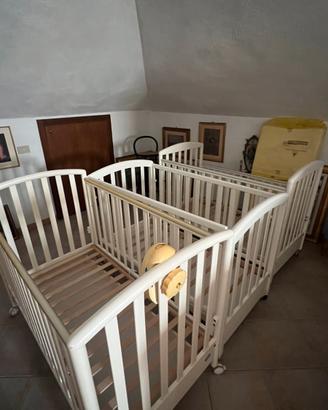 Lettino in legno per bambini