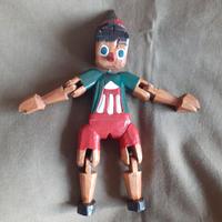 Vecchio Pinocchio in legno intagliato E