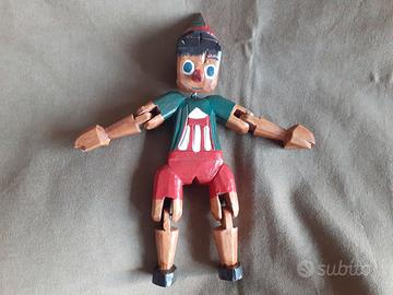 Vecchio Pinocchio in legno intagliato E