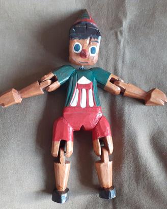 Vecchio Pinocchio in legno intagliato E