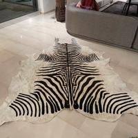 Tappeto in pelle bovina con stampa zebra