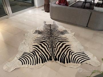 Tappeto in pelle bovina con stampa zebra