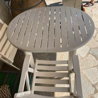 Tavolo in plastica da giardino con n.6 sedie