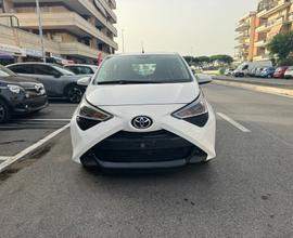 Toyota Aygo Connect 1.0 VVT-i 72 CV 5 porte x-play