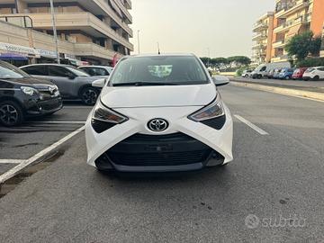 Toyota Aygo Connect 1.0 VVT-i 72 CV 5 porte x-play