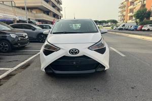 Toyota Aygo Connect 1.0 VVT-i 72 CV 5 porte x-play