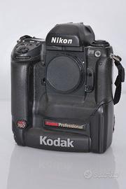 NIKON DCS 760 - CORPO F5 DIGITALE 6mp + 1 batteria