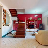 Villa a schiera su tre livelli