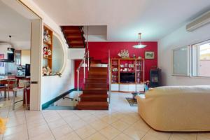 Villa a schiera su tre livelli