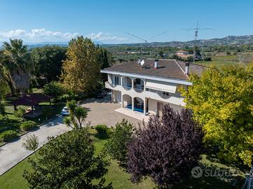 Scerne di Pineto - Indipendente con giardino