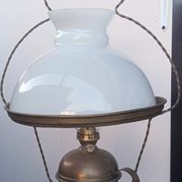 antica lampada a petrolio 