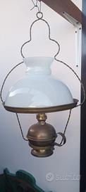 antica lampada a petrolio 