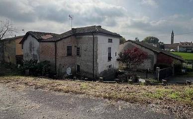 Immobile in asta di 332 m² con 5 locali e box auto