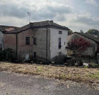 Immobile in asta di 332 m² con 5 locali e box auto