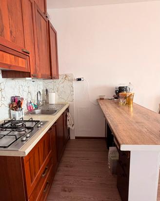 Cucina completa  di elettrodomestici,con penisola 