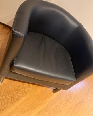 Poltrona nera ikea