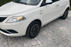 Lancia y Eco  schic 900cc cosumi bassissimi