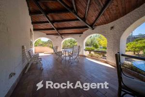 VILLA INDIPENDENTE CON GIARDINO