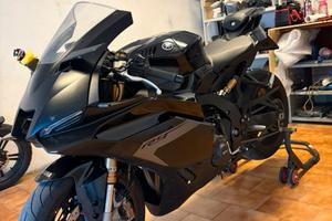 Yamaha YZF R9