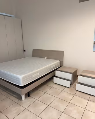 Camera matrimoniale pari al nuovo – set 400 €