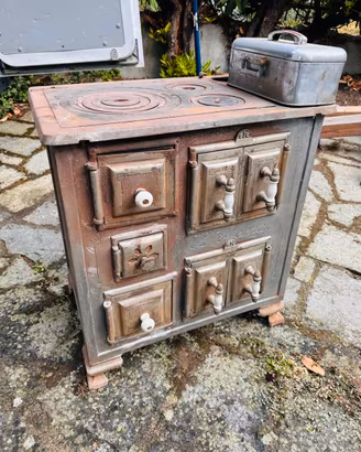 Cucina a legna L’Eterna d’epoca funzionante