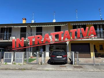 VILLA A SCHIERA CENTRALE A AGNADELLO