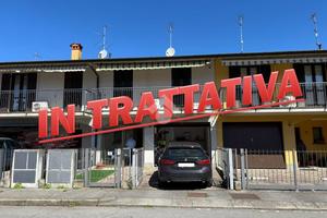 VILLA A SCHIERA CENTRALE A AGNADELLO