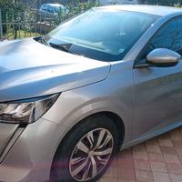 peugeut 208 benzina 5000km
