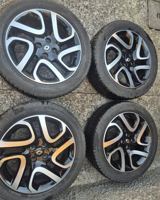 cerchi 17 Renault Captur con gomme 4 stagioni 