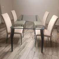 tavolo cristallo con 4 sedie in velluto