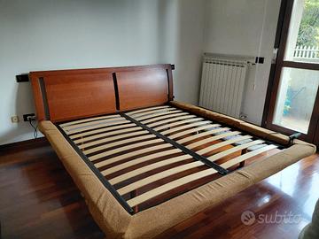 Letto matrimoniale con doghe e materasso