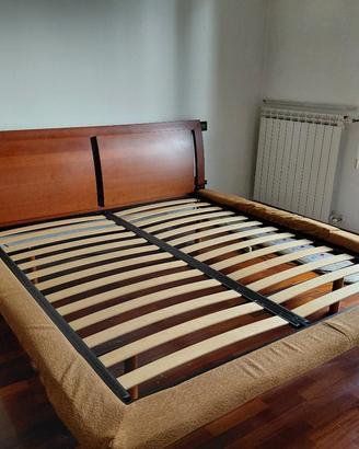 Letto matrimoniale con doghe e materasso