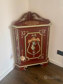 Angoliera decorata a mano