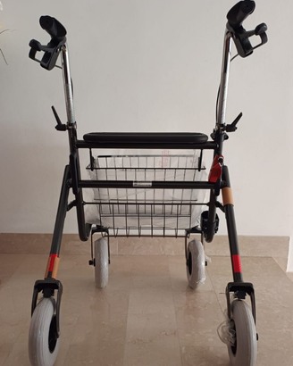 Deambulatore girello regolabile