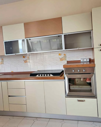 CUCINA COMPLETA,  MOBILE TV, TAVOLO E SEDIE