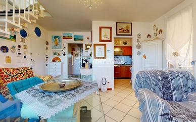 Appartamento su due livelli, con cantina e garage.