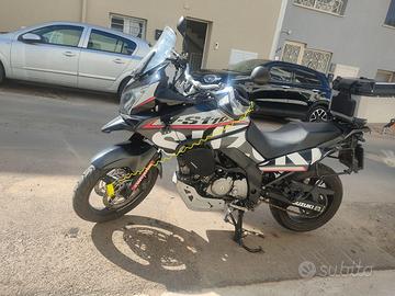 MOTOCICLETTA SUZUKI 650