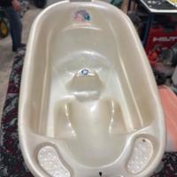 Vasca per bagnetto con staffe per sostegno vasca