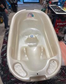 Vasca per bagnetto con staffe per sostegno vasca