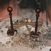 Coppia di alari da camino