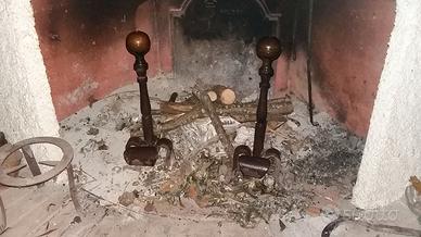 Coppia di alari da camino