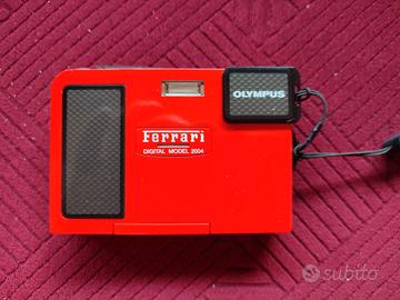 Macchina fotografica Olympus ' Ferrari 2004 '